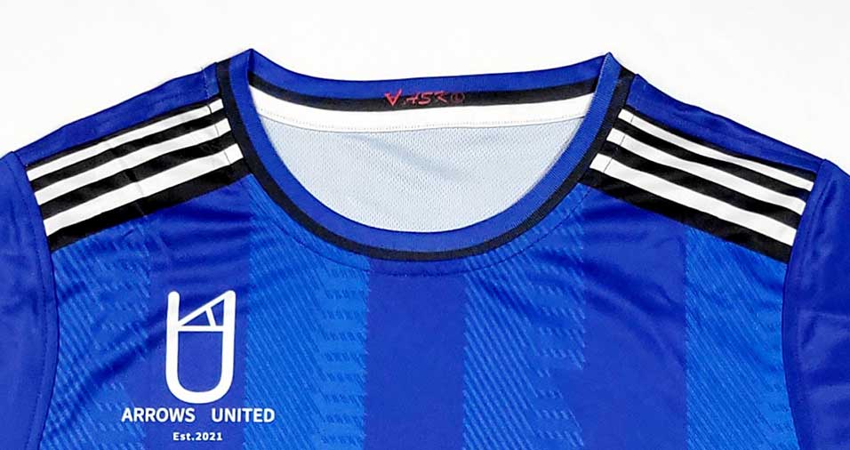 Round neck collar example